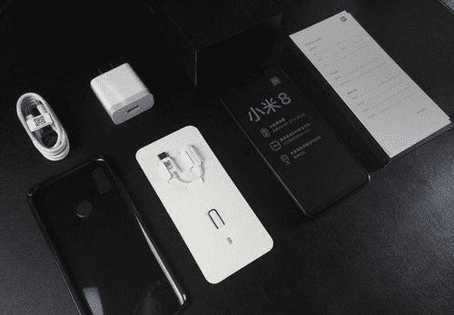 Состав комплекта Xiaomi Mi 8