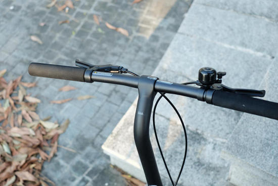 Руль электровелосипеда Xiaomi YunBike Uma Mini Pro Расположение элементов на руле электровелосипеда Xiaomi YunBike Uma Mini Pro