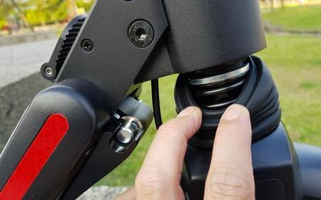 Передний амортизатор электросамоката Ninebot Kickscooter Внешний вид переднего амортизатора электросамоката Ninebot Kickscooter