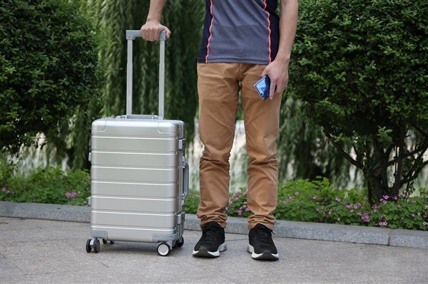 Фото чемодана Xiaomi Mi 90 Points Metal Suitcase 20 Фото чемодана Xiaomi Mi 90 Points Metal Suitcase 20