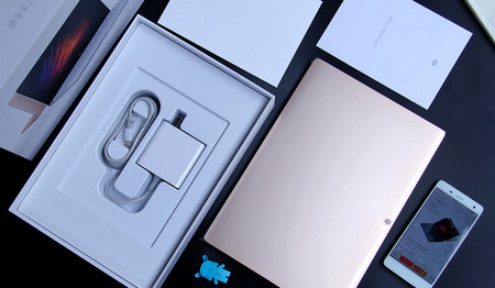 Комплектация Xiaomi Mi Notebook Air 12,5 Содержимое коробки Xiaomi Mi Notebook Air 12,5