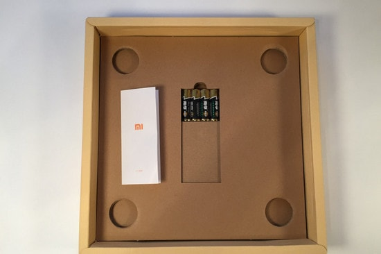 Содержимое упаковки Xiaomi Mi Smart Scale Weight Внутреннее содержимое упаковки Xiaomi Mi Smart Scale Weight