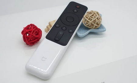 Пульт дистанционного управления проектором Xiaomi MiJia Laser Projection TV 150 Внешний вид пульта дистанционного управления проектором Xiaomi MiJia Laser Projection TV 150