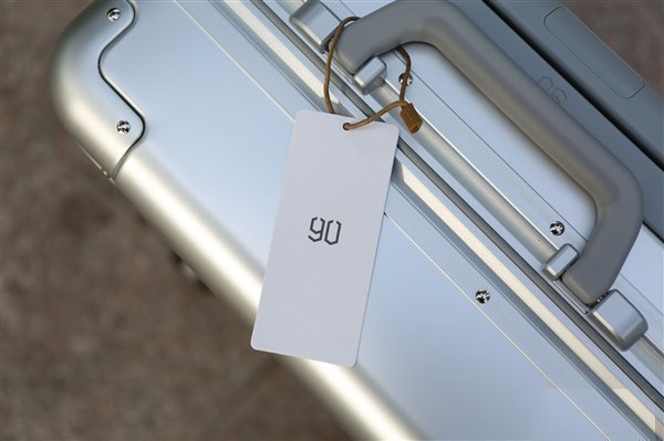 Фото чемодана Xiaomi Mi 90 Points Metal Suitcase 20 Фото чемодана Xiaomi Mi 90 Points Metal Suitcase 20