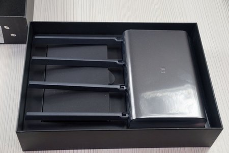 Размещение роутера Xiaomi Mi Router HD 1 Tb в коробке Роутер Xiaomi Mi Router HD 1 Tb в упаковке