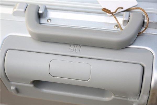 Фото чемодана Xiaomi Mi 90 Points Metal Suitcase 20 Фото чемодана Xiaomi Mi 90 Points Metal Suitcase 20