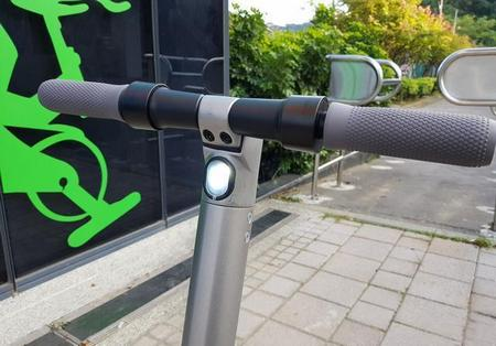 Передняя фара электросамоката Ninebot Kickscooter Внешний вид передней фары электросамоката Ninebot Kickscooter