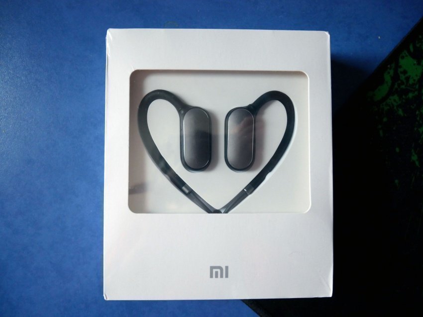 Наушники Xiaomi Mi Sport Bluetooth Вид коробки спереди Наушники Xiaomi Mi Sport Bluetooth Вид коробки спереди