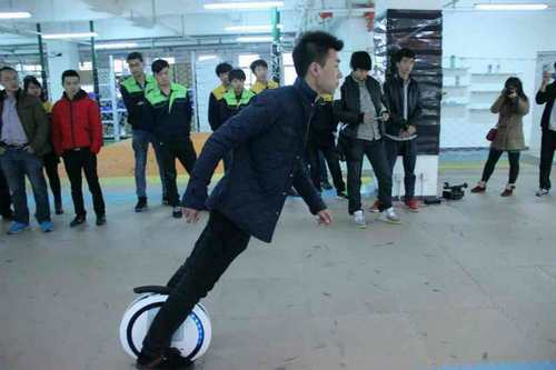 Угол наклона на моноколесе Xiaomi Ninebot One Максимальный угол наклона на моноколесе Xiaomi Ninebot One