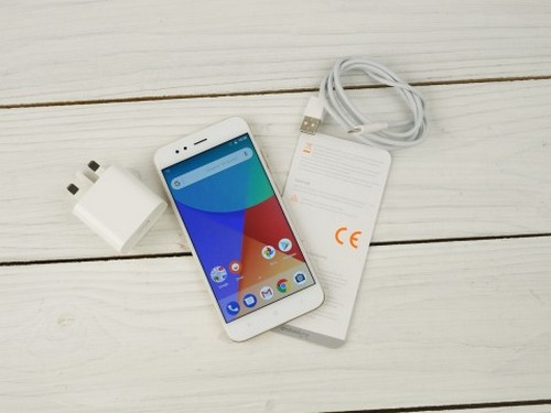 Комплект смартфона Xiaomi Mi A1 Состав комплекта смартфона Xiaomi Mi A1
