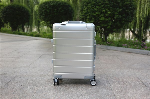 Фото чемодана Xiaomi Mi 90 Points Metal Suitcase 20 Фото чемодана Xiaomi Mi 90 Points Metal Suitcase 20