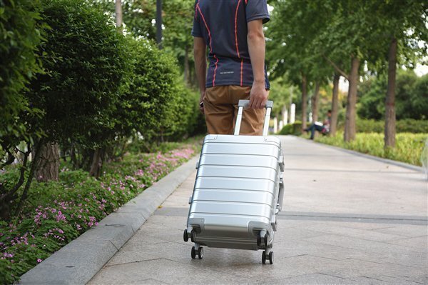 Фото чемодана Xiaomi Mi 90 Points Metal Suitcase 20 Фото чемодана Xiaomi Mi 90 Points Metal Suitcase 20