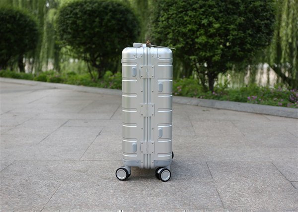 Фото чемодана Xiaomi Mi 90 Points Metal Suitcase 20 Фото чемодана Xiaomi Mi 90 Points Metal Suitcase 20