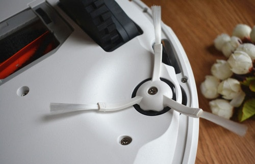 Боковая щетка в Xiaomi MiJia Roborock Sweep One Расположение боковой щетки в Xiaomi MiJia Roborock Sweep One