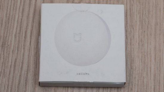 Упаковка Xiaomi Mi Smart Home Wireless Switch Вид на упаковку Xiaomi Mi Smart Home Wireless Switch