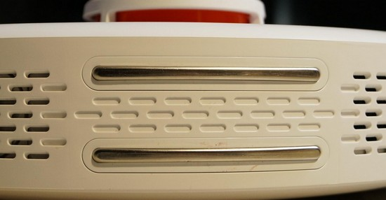 Контакты для зарядки в Xiaomi Mi Robot Vacuum Cleaner Расположение контактов для разрядки в Xiaomi Mi Robot Vacuum Cleaner
