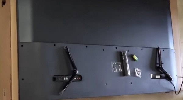 Комплектующие Xiaomi Mi TV 4C Состав комплекта Xiaomi Mi TV 4C