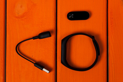 Комплектация смарт браслета Xiaomi Mi Band 2 Состав комплекта смарт браслета Xiaomi Mi Band 2