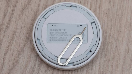 Скрепка для сопряжения Xiaomi Mi Smart Home Wireless Switch Внешний вид скрепки для сопряжения Xiaomi Mi Smart Home Wireless Switch