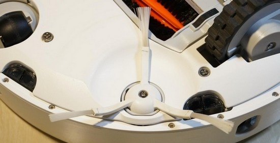 Боковая щетка в Xiaomi Mi Robot Vacuum Cleaner Расположение боковой щетки в Xiaomi Mi Robot Vacuum Cleaner