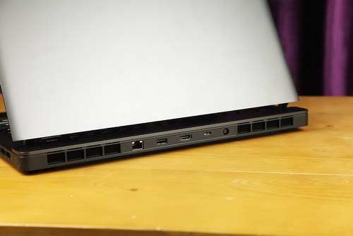 Задняя часть ноутбука Xiaomi Mi Gaming Laptop Внешний вид задней панели ноутбука Xiaomi Mi Gaming Laptop