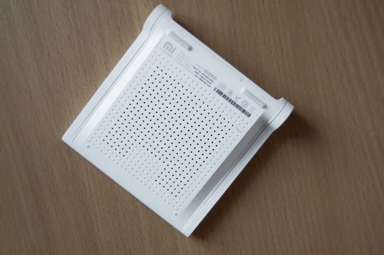 Тыльная сторона Xiaomi Mi WiFi Nano Вид на тыльную сторону Xiaomi Mi WiFi Nano