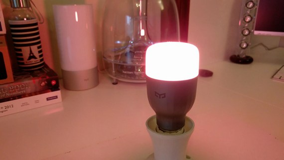 Свечение Xiaomi Yeelight LED Smart Light Bulb Color Яркость свечения Xiaomi Yeelight LED Smart Light Bulb Color