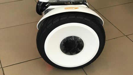Колесо на гироскутере Xiaomi Ninebot Mini LITE Внешний вид колеса гироскутера Xiaomi Ninebot Mini LITE