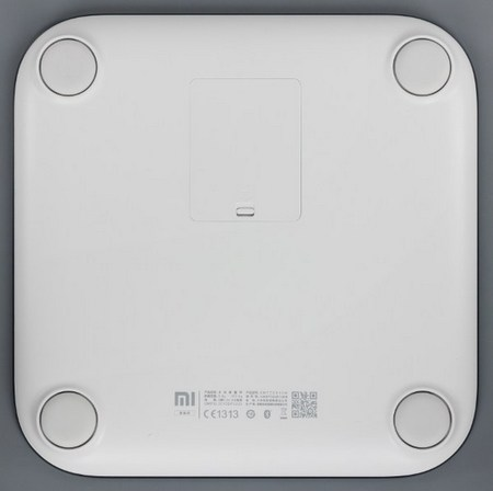 Оборотная сторона Xiaomi Mi Smart Scale Weight Расположение ножек на задней поверхности Xiaomi Mi Smart Scale Weight